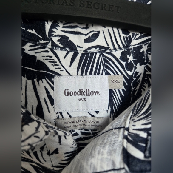 Floral Black and White Mens Button down - Picture 3 of 7